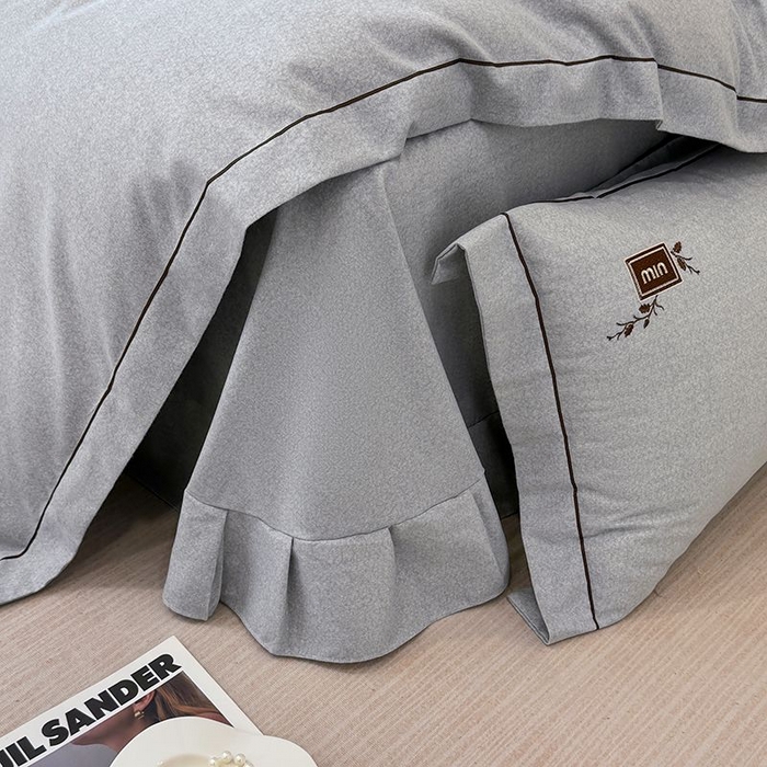 91家纺网 家纺一手货源 找家纺 孑寐家纺 2025新款全棉磨毛刺绣绣花四件套-简爱 简爱-蓝灰