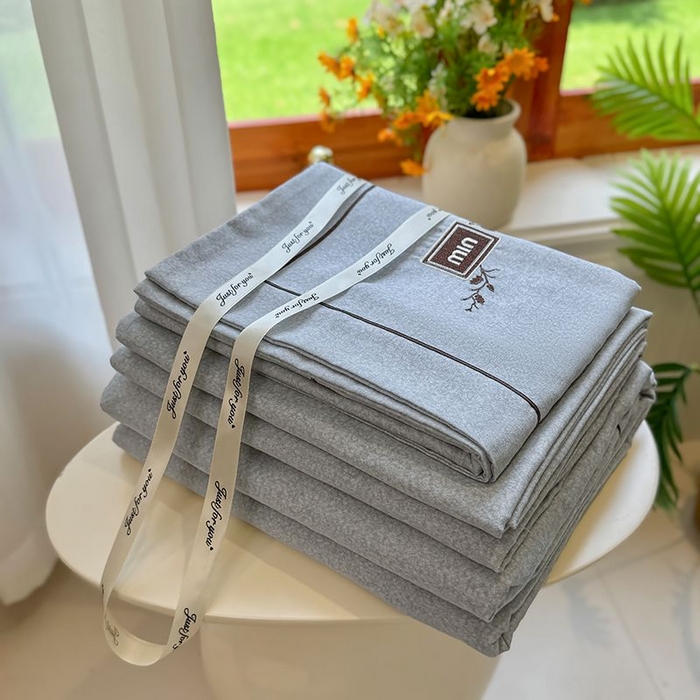 91家纺网 家纺一手货源 找家纺 孑寐家纺 2025新款全棉磨毛刺绣绣花四件套-简爱 简爱-蓝灰