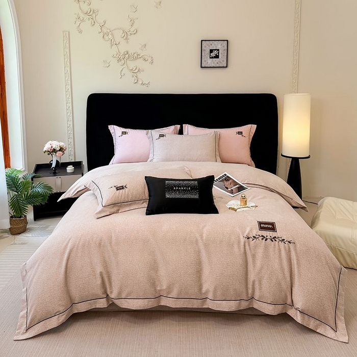 91家纺网 家纺一手货源 找家纺 孑寐家纺 2025新款全棉磨毛刺绣绣花四件套-简爱 简爱-浅咖