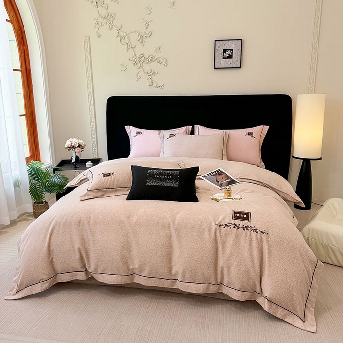 91家纺网 家纺一手货源 找家纺 孑寐家纺 2025新款全棉磨毛刺绣绣花四件套-简爱 简爱-浅咖