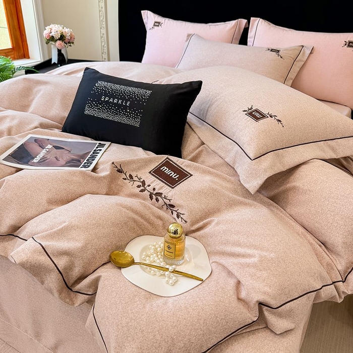 91家纺网 家纺一手货源 找家纺 孑寐家纺 2025新款全棉磨毛刺绣绣花四件套-简爱 简爱-浅咖