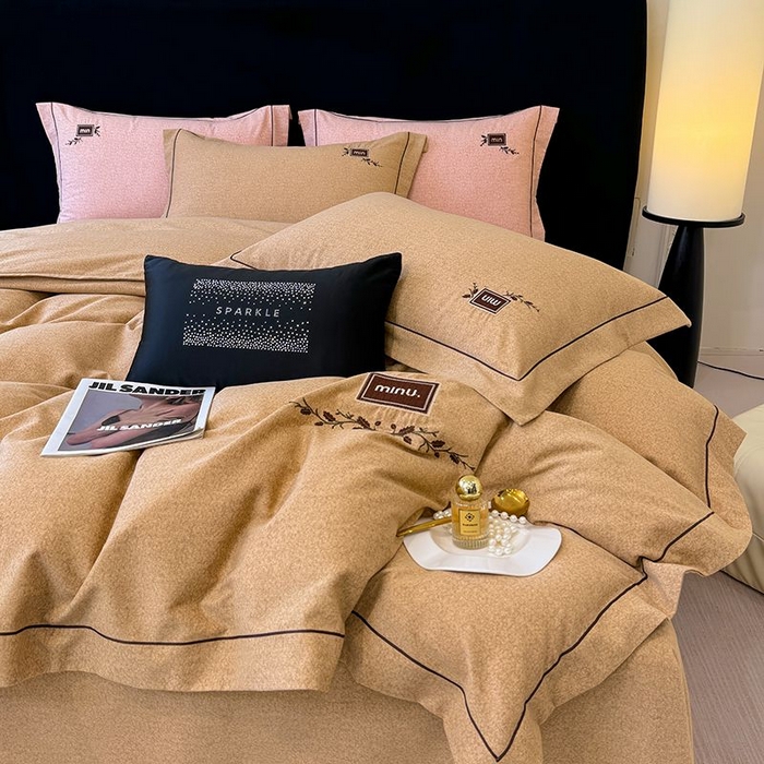 91家纺网 家纺一手货源 找家纺 孑寐家纺 2025新款全棉磨毛刺绣绣花四件套-简爱 简爱-棕色