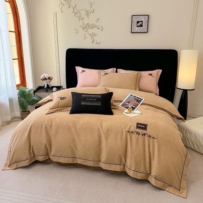 91家纺网 家纺一手货源 找家纺 孑寐家纺 2025新款全棉磨毛刺绣绣花四件套-简爱 简爱-棕色