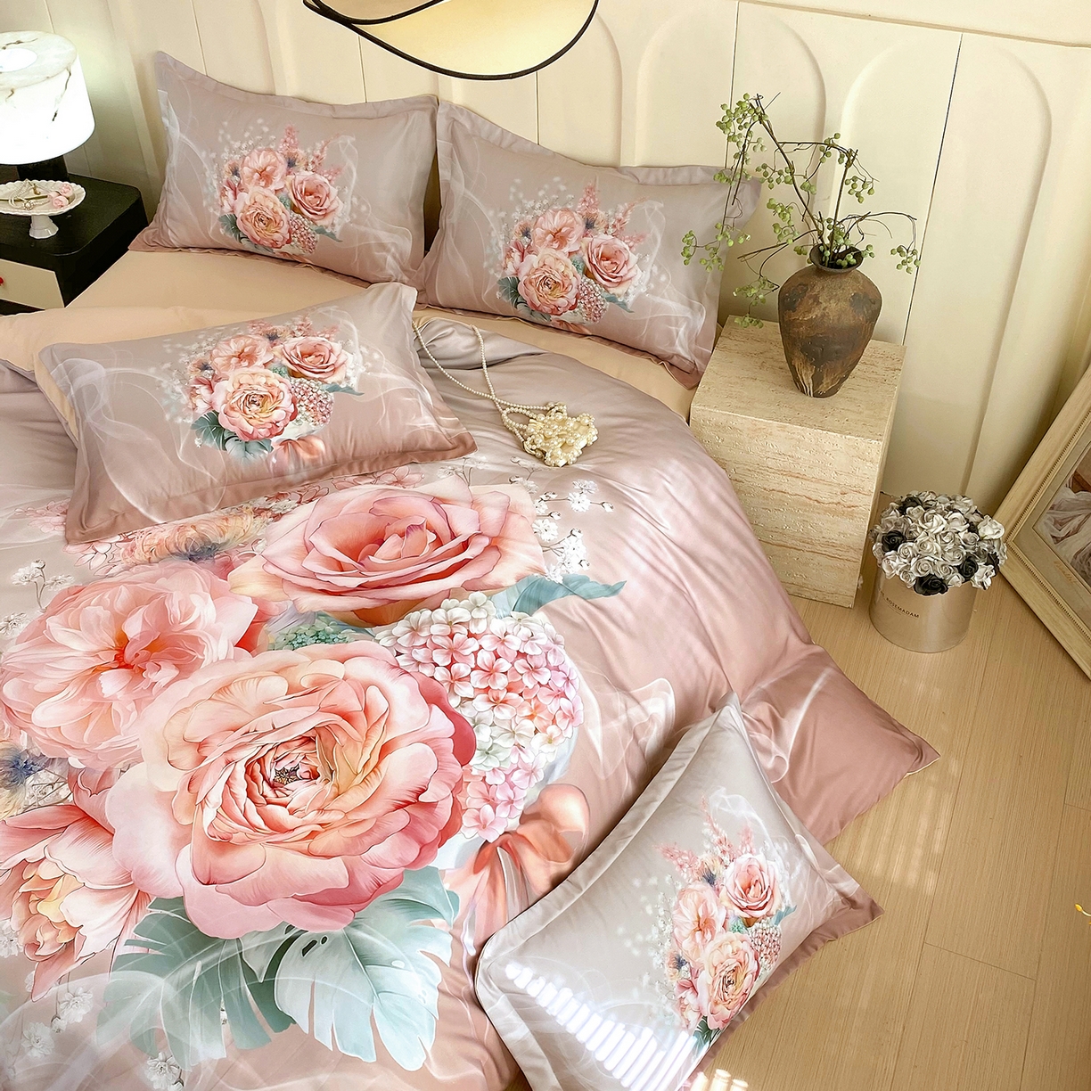 91家纺网 家纺一手货源 找家纺 大麦乐田 2025新款 直播爆款细斜纹磨毛数码印花四件套 月光之梦 卡其