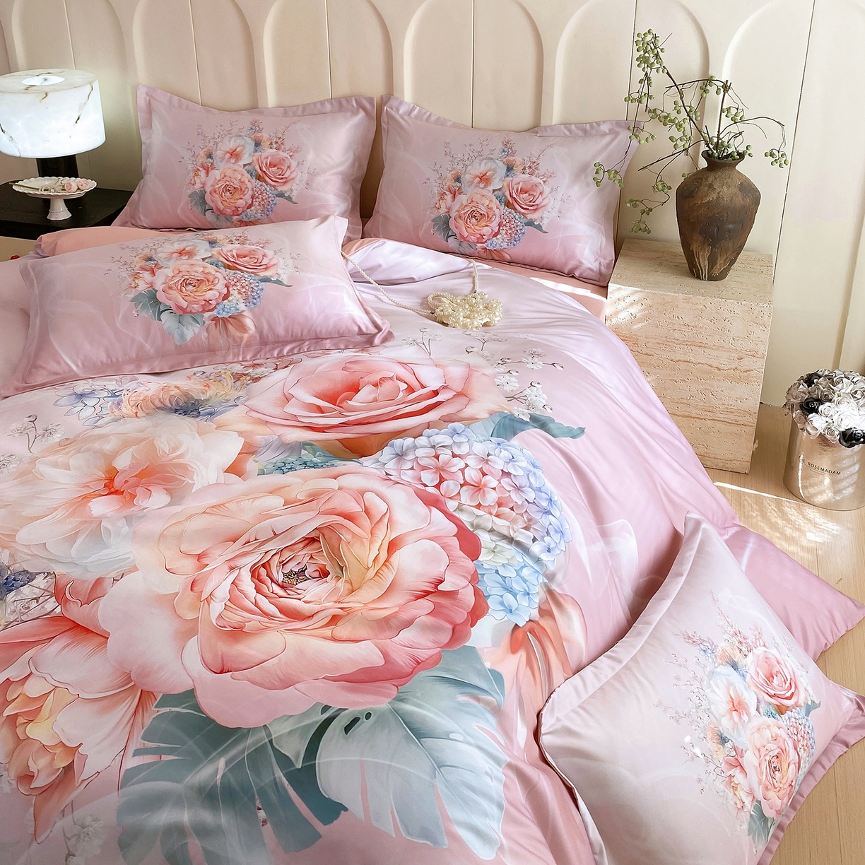 91家纺网 家纺一手货源 找家纺 大麦乐田 2025新款 直播爆款细斜纹磨毛数码印花四件套 月光之梦 粉