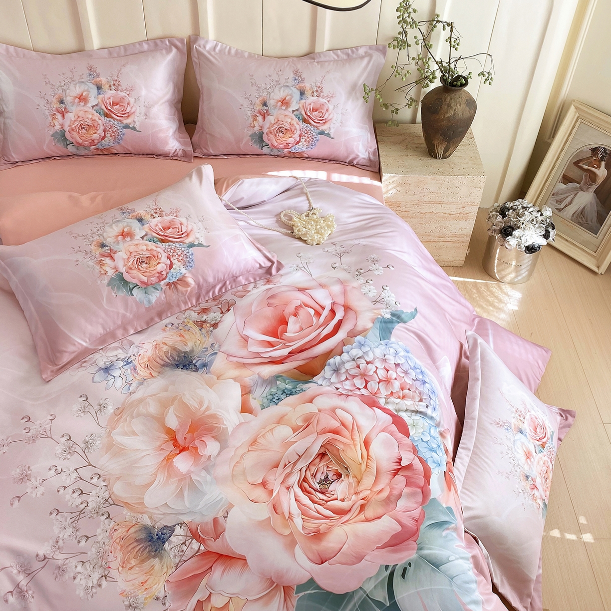 91家纺网 家纺一手货源 找家纺 大麦乐田 2025新款 直播爆款细斜纹磨毛数码印花四件套 月光之梦 粉