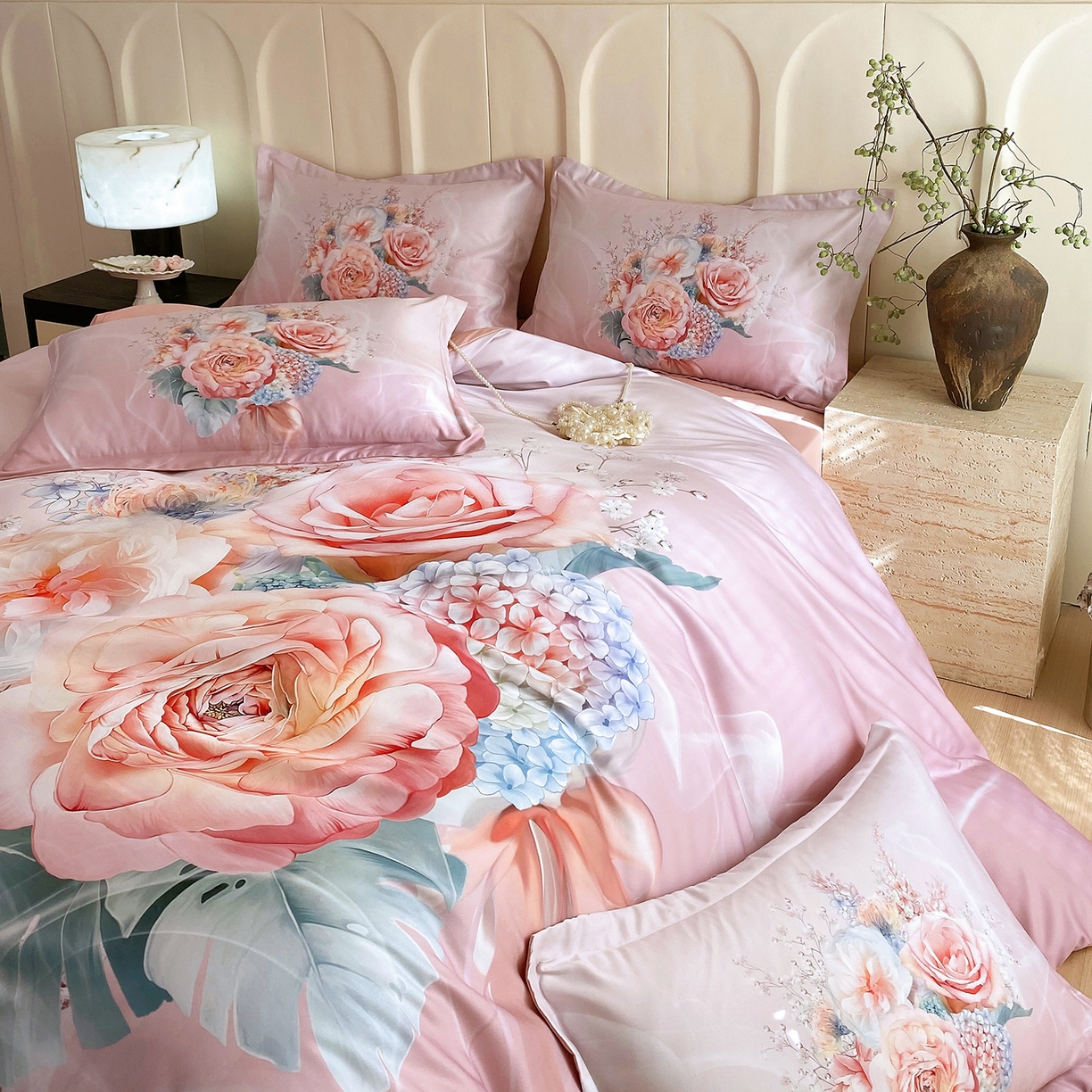 91家纺网 家纺一手货源 找家纺 大麦乐田 2025新款 直播爆款细斜纹磨毛数码印花四件套 月光之梦 粉