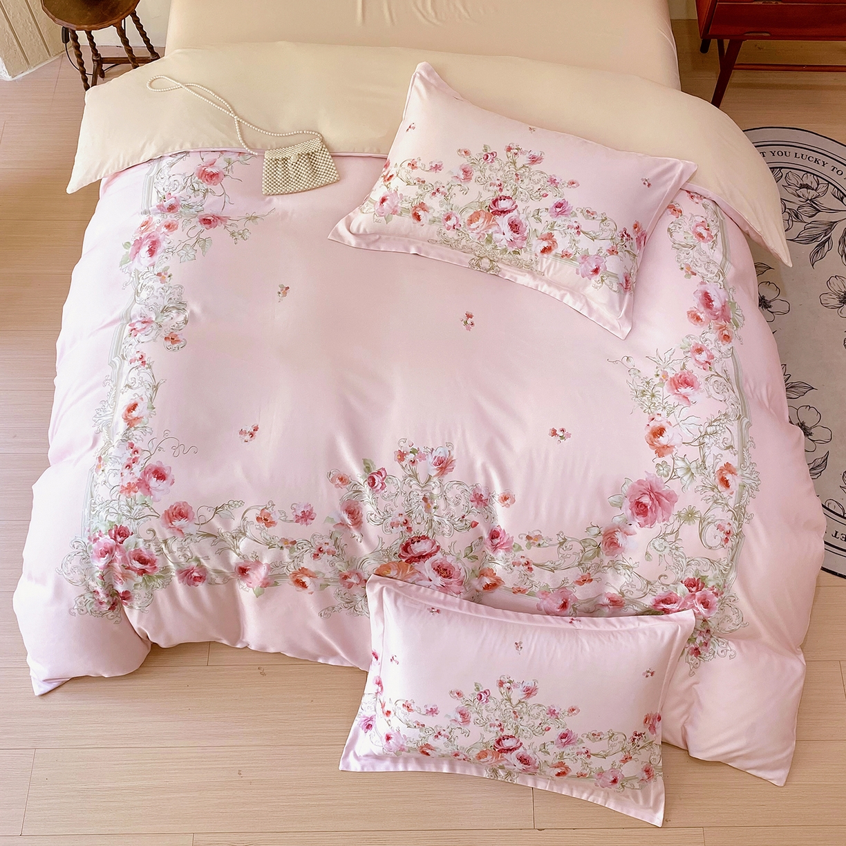 91家纺网 家纺一手货源 找家纺 大麦乐田 2025新款 直播爆款细斜纹磨毛数码印花四件套 诺曼庄园 粉