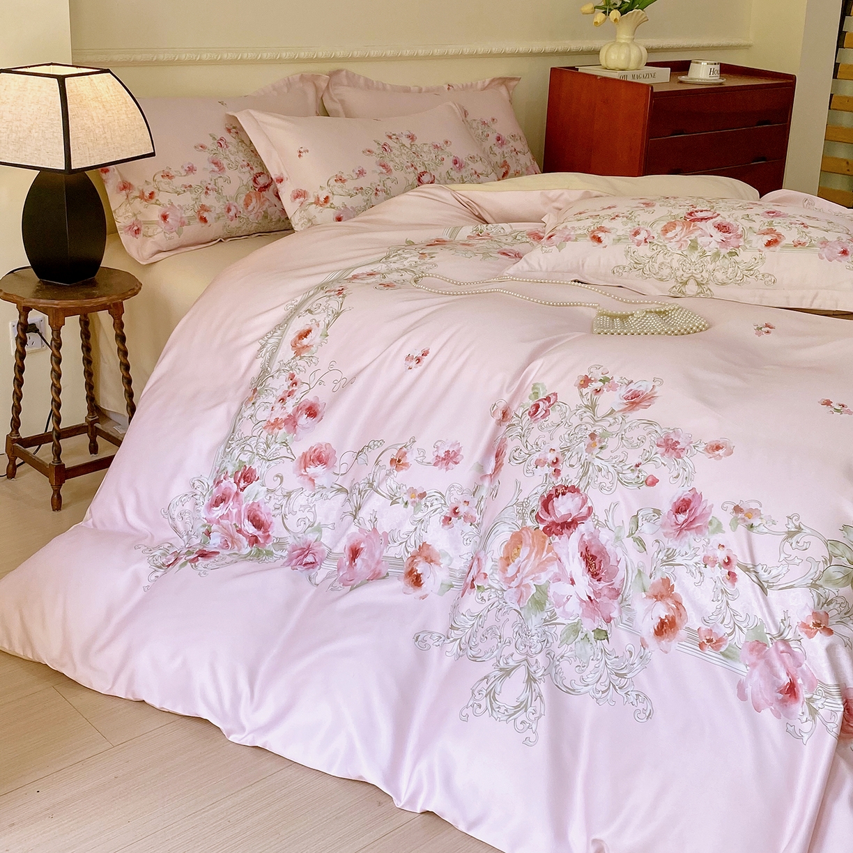 91家纺网 家纺一手货源 找家纺 大麦乐田 2025新款 直播爆款细斜纹磨毛数码印花四件套 诺曼庄园 粉