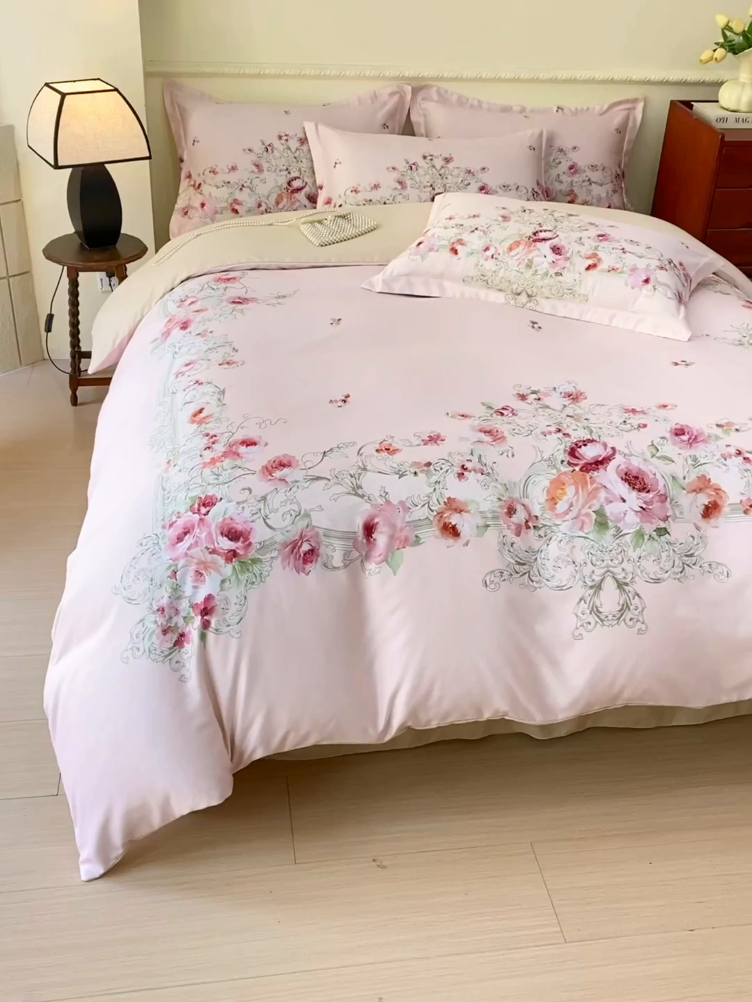 91家纺网 家纺一手货源 找家纺 大麦乐田 2025新款 直播爆款细斜纹磨毛数码印花四件套 诺曼庄园 粉