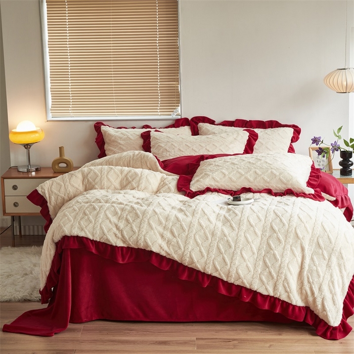 91家纺网 家纺一手货源 找家纺 睡美人 2025新款韩版塔芙绒牛奶绒床单床裙床笠款四件套 依情白+大红色