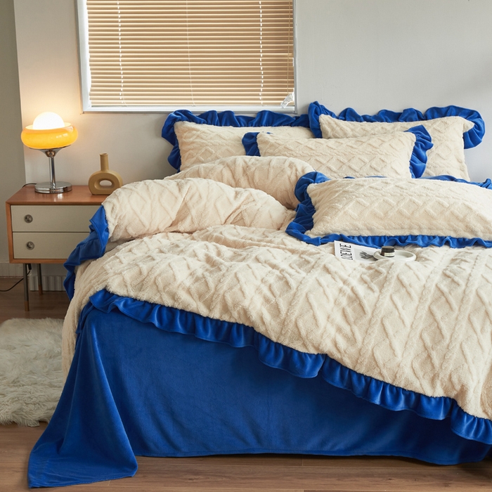 91家纺网 家纺一手货源 找家纺 睡美人 2025新款韩版塔芙绒牛奶绒床单床裙床笠款四件套 依情白+梦幻蓝