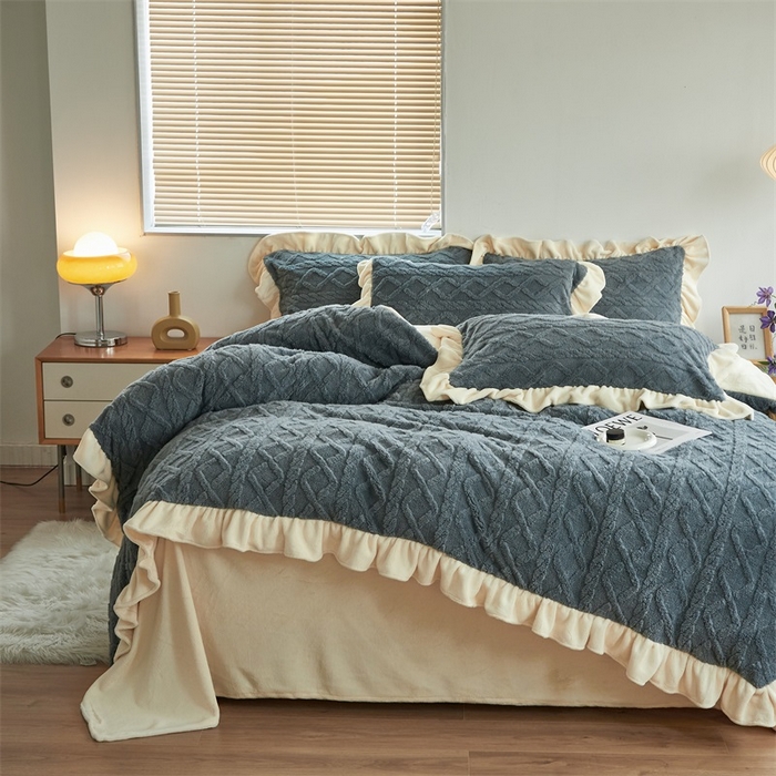 91家纺网 家纺一手货源 找家纺 睡美人 2025新款韩版塔芙绒牛奶绒床单床裙床笠款四件套 依情灰+象牙白