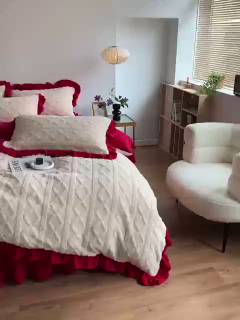 91家纺网 家纺一手货源 找家纺 睡美人 2025新款韩版塔芙绒牛奶绒床单床裙床笠款四件套 依情白+大红色