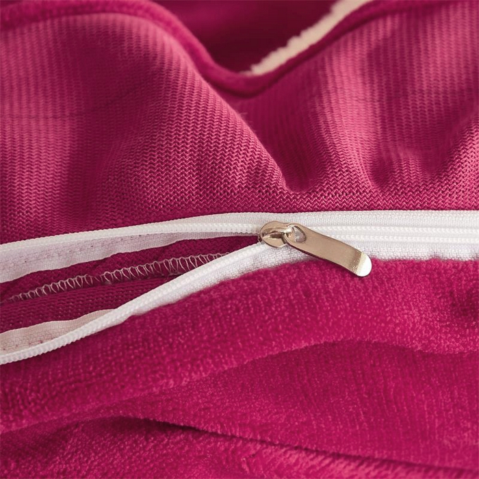 91家纺网 家纺一手货源 找家纺 睡美人 2025新款韩版塔芙绒牛奶绒床单床裙床笠款四件套 依情白+酒红色