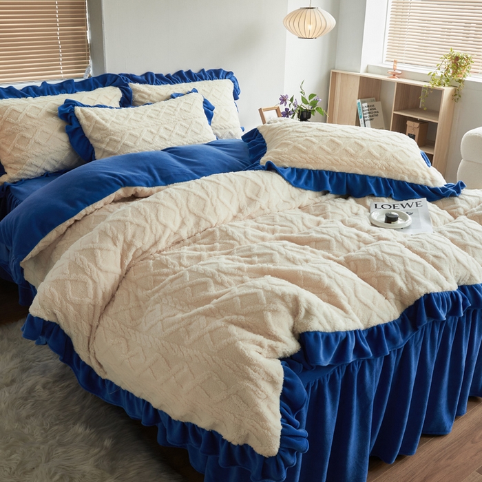 91家纺网 家纺一手货源 找家纺 睡美人 2025新款韩版塔芙绒牛奶绒床单床裙床笠款四件套 依情白+梦幻蓝