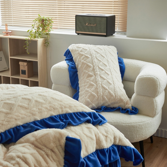 91家纺网 家纺一手货源 找家纺 睡美人 2025新款韩版塔芙绒牛奶绒床单床裙床笠款四件套 依情白+梦幻蓝