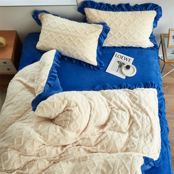 91家纺网 家纺一手货源 找家纺 睡美人 2025新款韩版塔芙绒牛奶绒床单床裙床笠款四件套 依情白+梦幻蓝