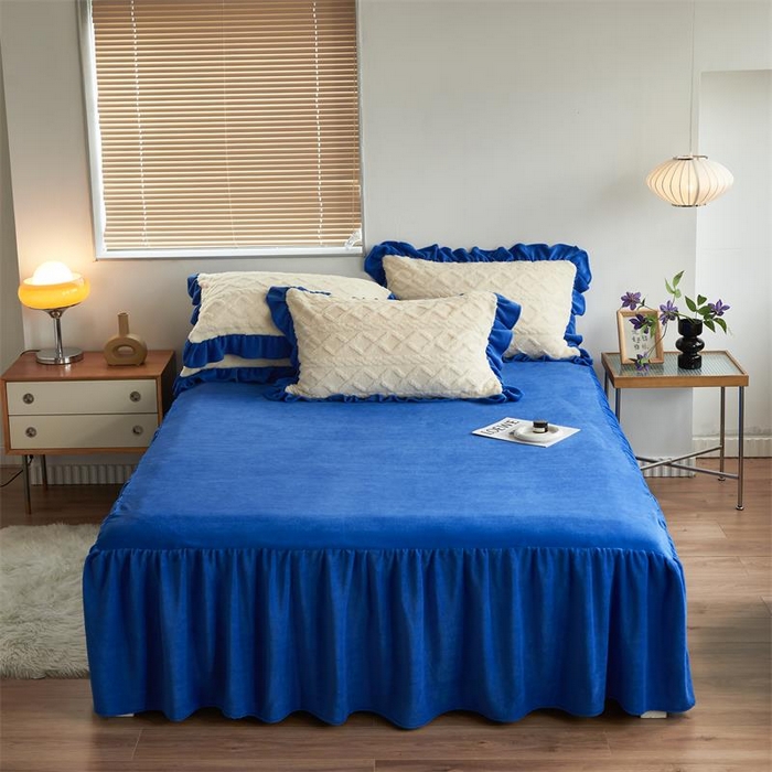 91家纺网 家纺一手货源 找家纺 睡美人 2025新款韩版塔芙绒牛奶绒床单床裙床笠款四件套 依情白+梦幻蓝