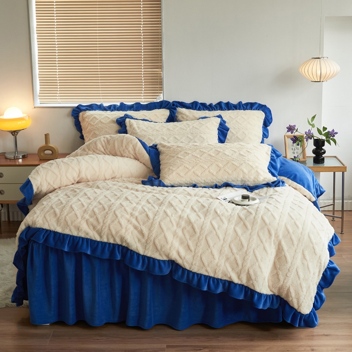 91家纺网 家纺一手货源 找家纺 睡美人 2025新款韩版塔芙绒牛奶绒床单床裙床笠款四件套 依情白+梦幻蓝