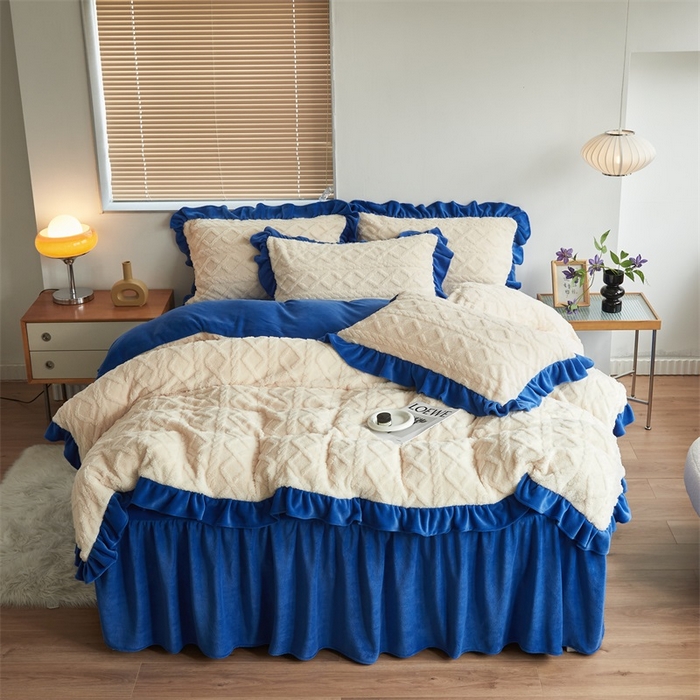 91家纺网 家纺一手货源 找家纺 睡美人 2025新款韩版塔芙绒牛奶绒床单床裙床笠款四件套 依情白+梦幻蓝