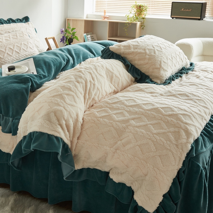 91家纺网 家纺一手货源 找家纺 睡美人 2025新款韩版塔芙绒牛奶绒床单床裙床笠款四件套 依情白+星空蓝