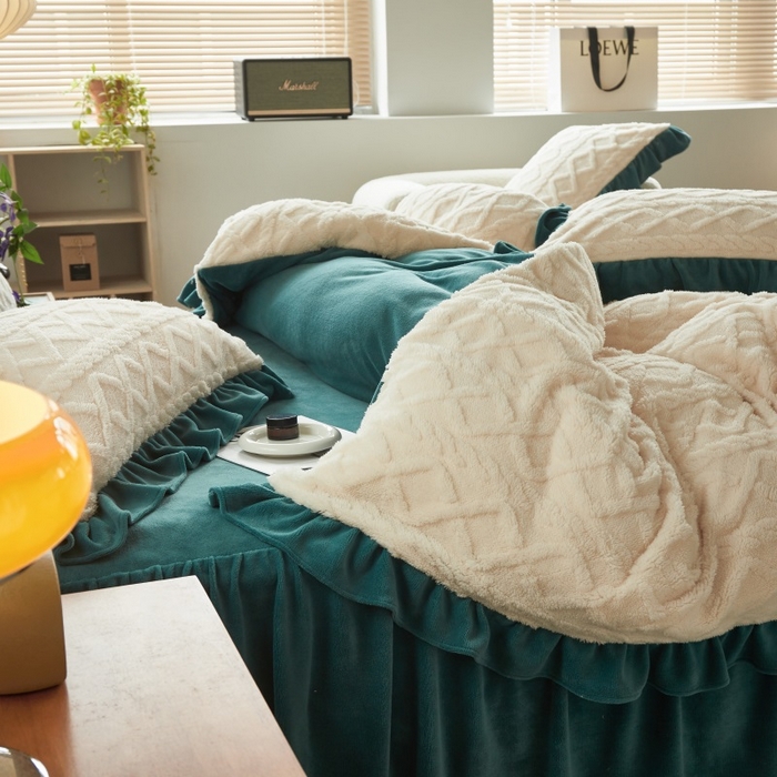 91家纺网 家纺一手货源 找家纺 睡美人 2025新款韩版塔芙绒牛奶绒床单床裙床笠款四件套 依情白+星空蓝