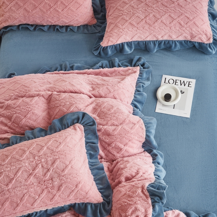 91家纺网 家纺一手货源 找家纺 睡美人 2025新款韩版塔芙绒牛奶绒床单床裙床笠款四件套 依情粉+罗马灰