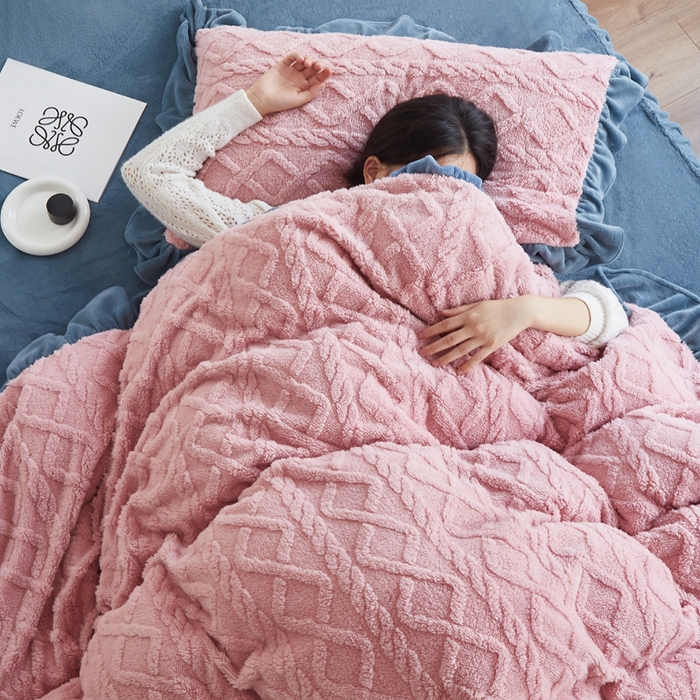 91家纺网 家纺一手货源 找家纺 睡美人 2025新款韩版塔芙绒牛奶绒床单床裙床笠款四件套 依情粉+罗马灰