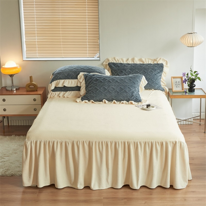 91家纺网 家纺一手货源 找家纺 睡美人 2025新款韩版塔芙绒牛奶绒床单床裙床笠款四件套 依情灰+象牙白