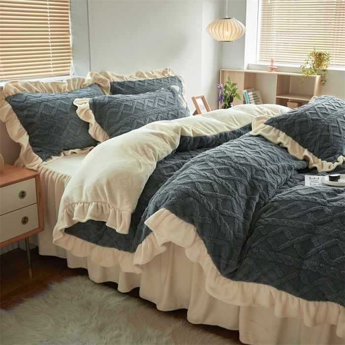 91家纺网 家纺一手货源 找家纺 睡美人 2025新款韩版塔芙绒牛奶绒床单床裙床笠款四件套 依情灰+象牙白