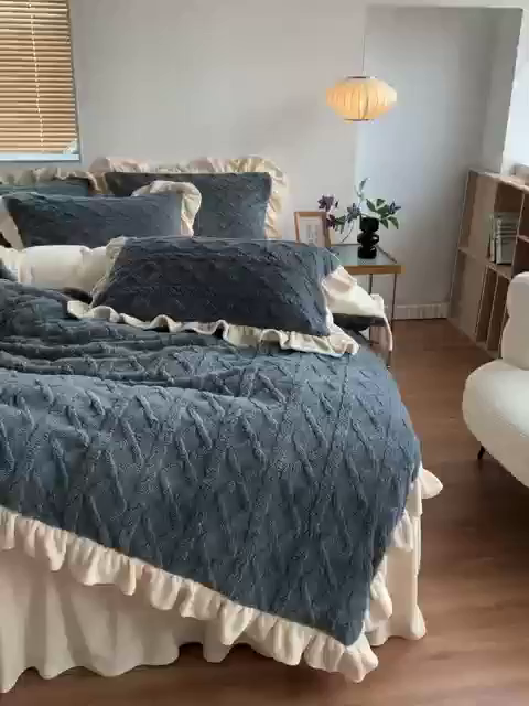 91家纺网 家纺一手货源 找家纺 睡美人 2025新款韩版塔芙绒牛奶绒床单床裙床笠款四件套 依情灰+象牙白