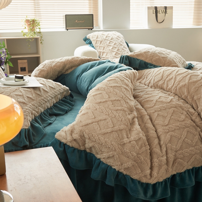 91家纺网 家纺一手货源 找家纺 睡美人 2025新款韩版塔芙绒牛奶绒床单床裙床笠款四件套 依情驼+星空蓝