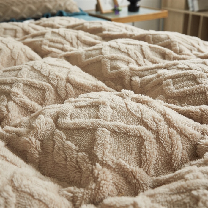 91家纺网 家纺一手货源 找家纺 睡美人 2025新款韩版塔芙绒牛奶绒床单床裙床笠款四件套 依情驼+星空蓝