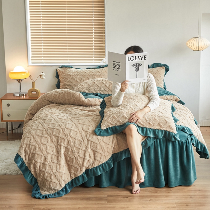 91家纺网 家纺一手货源 找家纺 睡美人 2025新款韩版塔芙绒牛奶绒床单床裙床笠款四件套 依情驼+星空蓝