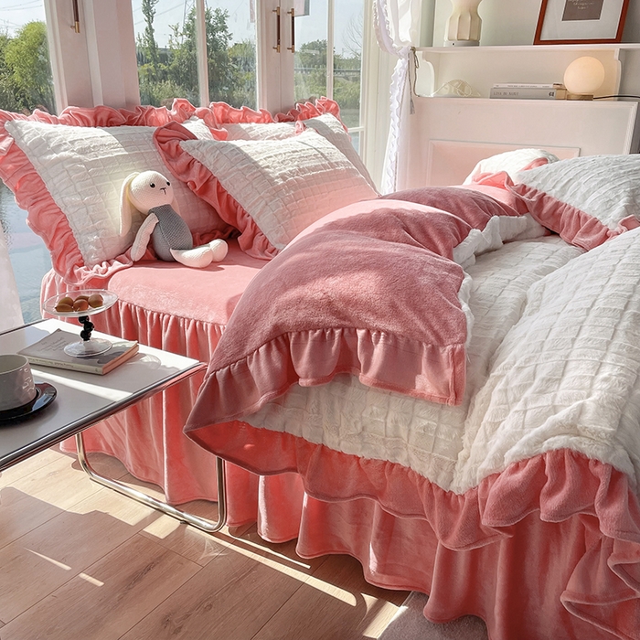 91家纺网 家纺一手货源 找家纺 （总）睡美人 2025新款韩版方块兔绒牛奶绒床裙公主款四件套