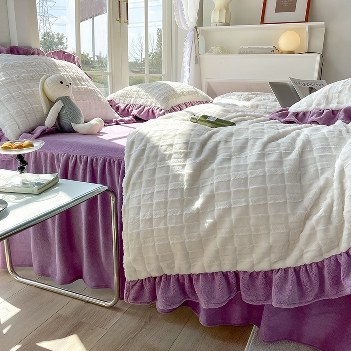 91家纺网 家纺一手货源 找家纺 睡美人 2025新款韩版方块兔绒牛奶绒床裙公主款四件套 方块兔绒-薰衣紫