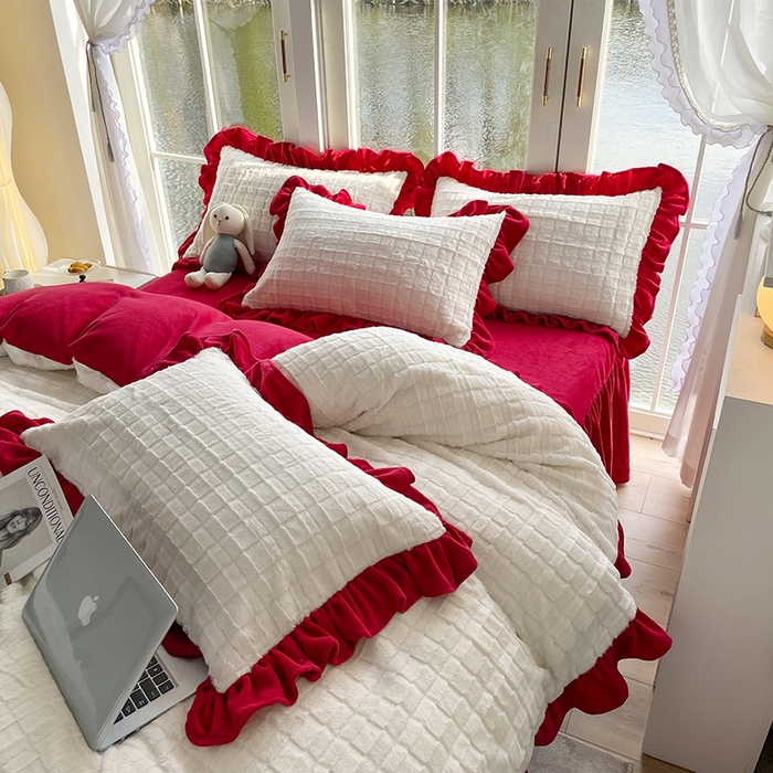 91家纺网 家纺一手货源 找家纺 睡美人 2025新款韩版方块兔绒牛奶绒床裙公主款四件套 方块兔绒-大红色