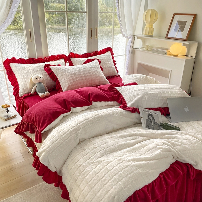 91家纺网 家纺一手货源 找家纺 睡美人 2025新款韩版方块兔绒牛奶绒床裙公主款四件套 方块兔绒-大红色