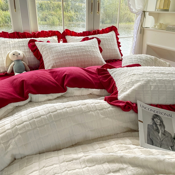 91家纺网 家纺一手货源 找家纺 睡美人 2025新款韩版方块兔绒牛奶绒床裙公主款四件套 方块兔绒-大红色