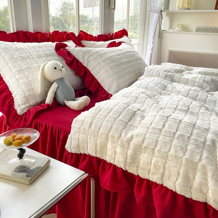 91家纺网 家纺一手货源 找家纺 睡美人 2025新款韩版方块兔绒牛奶绒床裙公主款四件套 方块兔绒-大红色