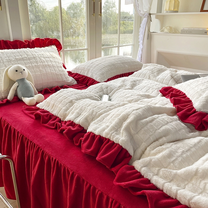 91家纺网 家纺一手货源 找家纺 睡美人 2025新款韩版方块兔绒牛奶绒床裙公主款四件套 方块兔绒-大红色