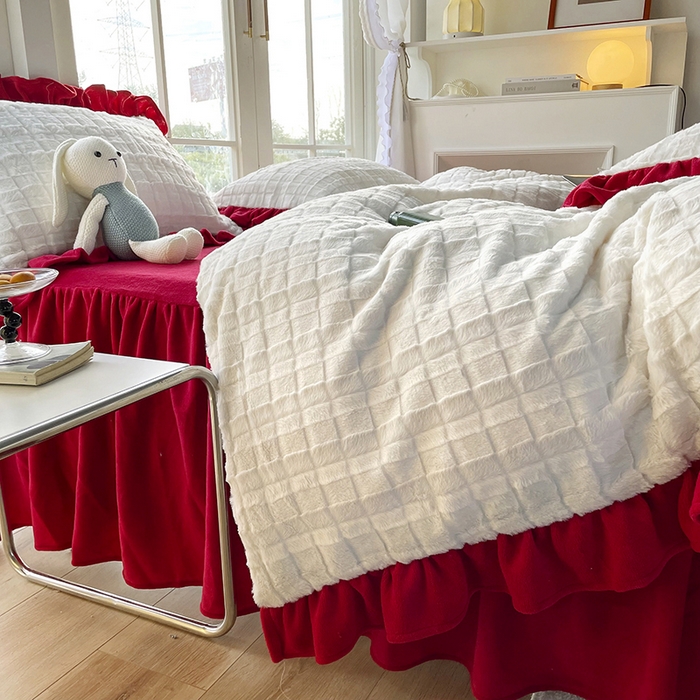 91家纺网 家纺一手货源 找家纺 睡美人 2025新款韩版方块兔绒牛奶绒床裙公主款四件套 方块兔绒-大红色