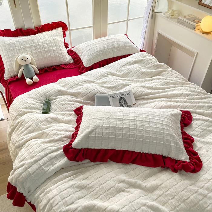 91家纺网 家纺一手货源 找家纺 睡美人 2025新款韩版方块兔绒牛奶绒床裙公主款四件套 方块兔绒-大红色