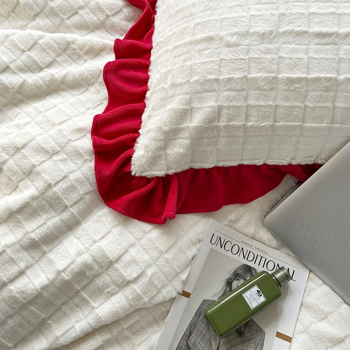 91家纺网 家纺一手货源 找家纺 睡美人 2025新款韩版方块兔绒牛奶绒床裙公主款四件套 方块兔绒-大红色