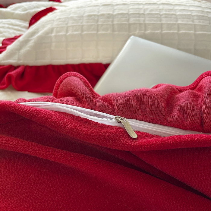 91家纺网 家纺一手货源 找家纺 睡美人 2025新款韩版方块兔绒牛奶绒床裙公主款四件套 方块兔绒-大红色