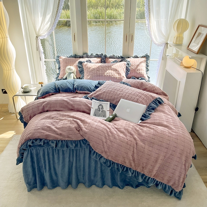 91家纺网 家纺一手货源 找家纺 睡美人 2025新款韩版方块兔绒牛奶绒床裙公主款四件套 方块兔绒-气质灰