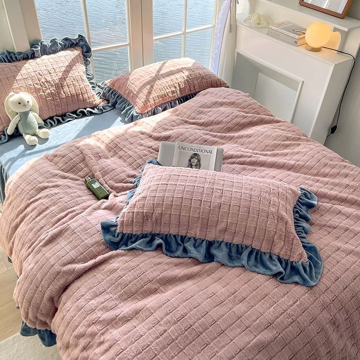 91家纺网 家纺一手货源 找家纺 睡美人 2025新款韩版方块兔绒牛奶绒床裙公主款四件套 方块兔绒-气质灰