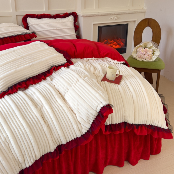 91家纺网 家纺一手货源 找家纺 睡美人 2025新款牛奶绒韩版四件套子母条双边床裙床单款 子母条-中国红