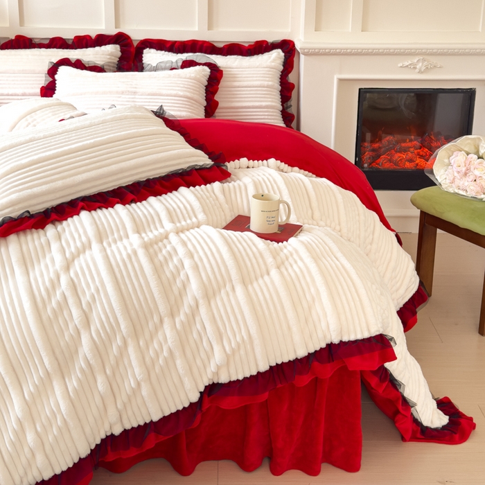 91家纺网 家纺一手货源 找家纺 睡美人 2025新款牛奶绒韩版四件套子母条双边床裙床单款 子母条-中国红